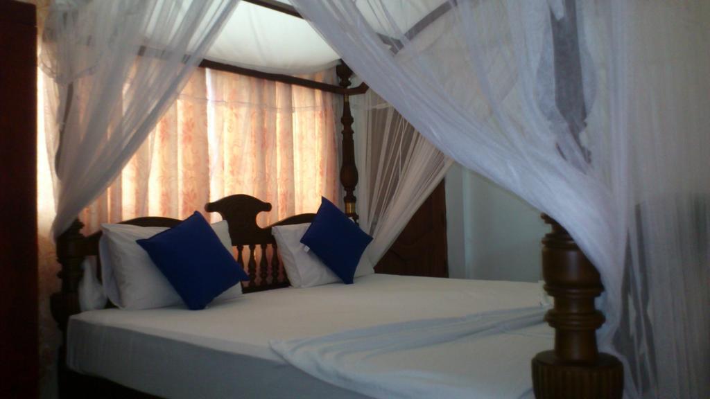 Ocean View Tourist Guest House At Negombo Beach Near The Airport Exterior photo