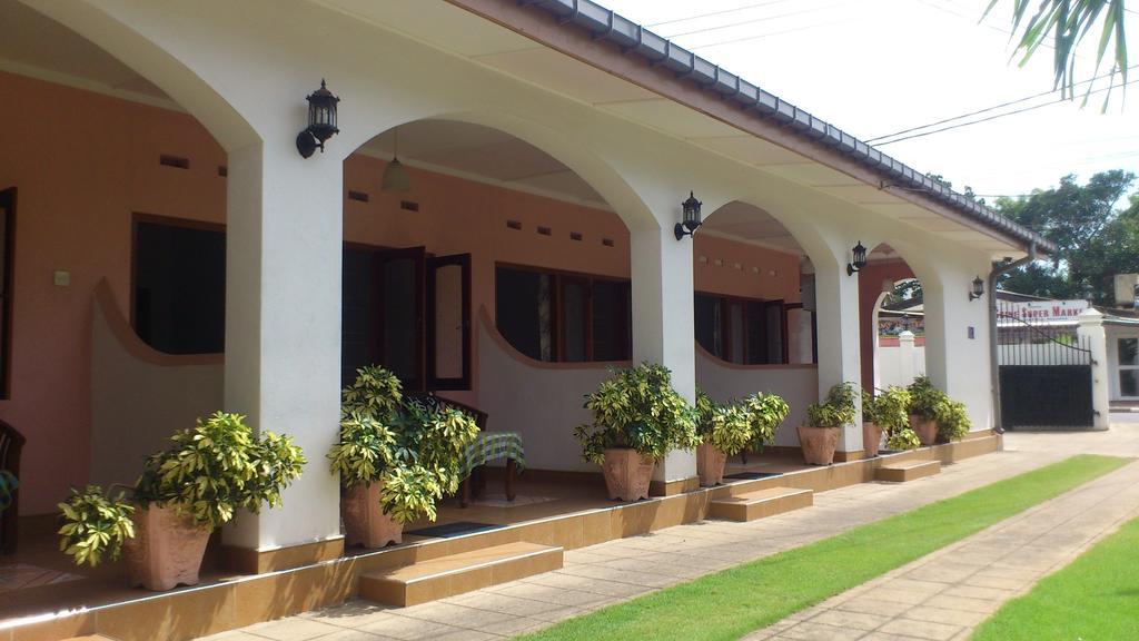 Ocean View Tourist Guest House At Negombo Beach Near The Airport Exterior photo