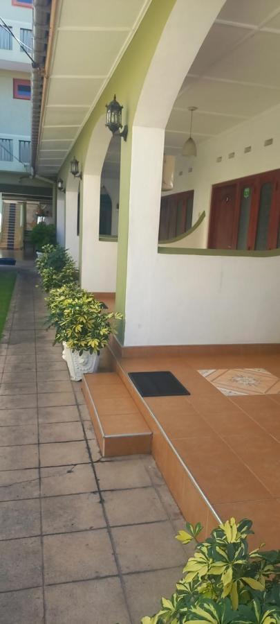 Ocean View Tourist Guest House At Negombo Beach Near The Airport Exterior photo