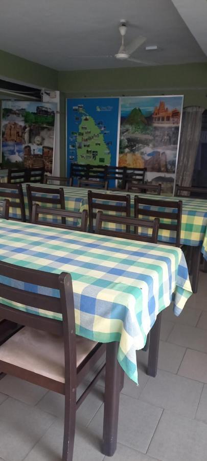 Ocean View Tourist Guest House At Negombo Beach Near The Airport Exterior photo