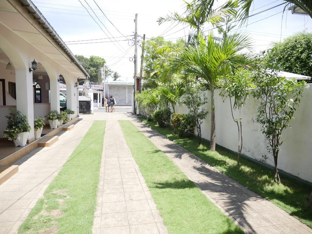Ocean View Tourist Guest House At Negombo Beach Near The Airport Exterior photo