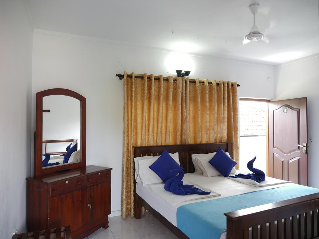 Ocean View Tourist Guest House At Negombo Beach Near The Airport Exterior photo