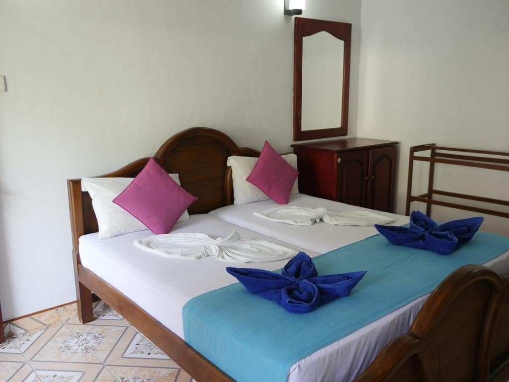Ocean View Tourist Guest House At Negombo Beach Near The Airport Exterior photo